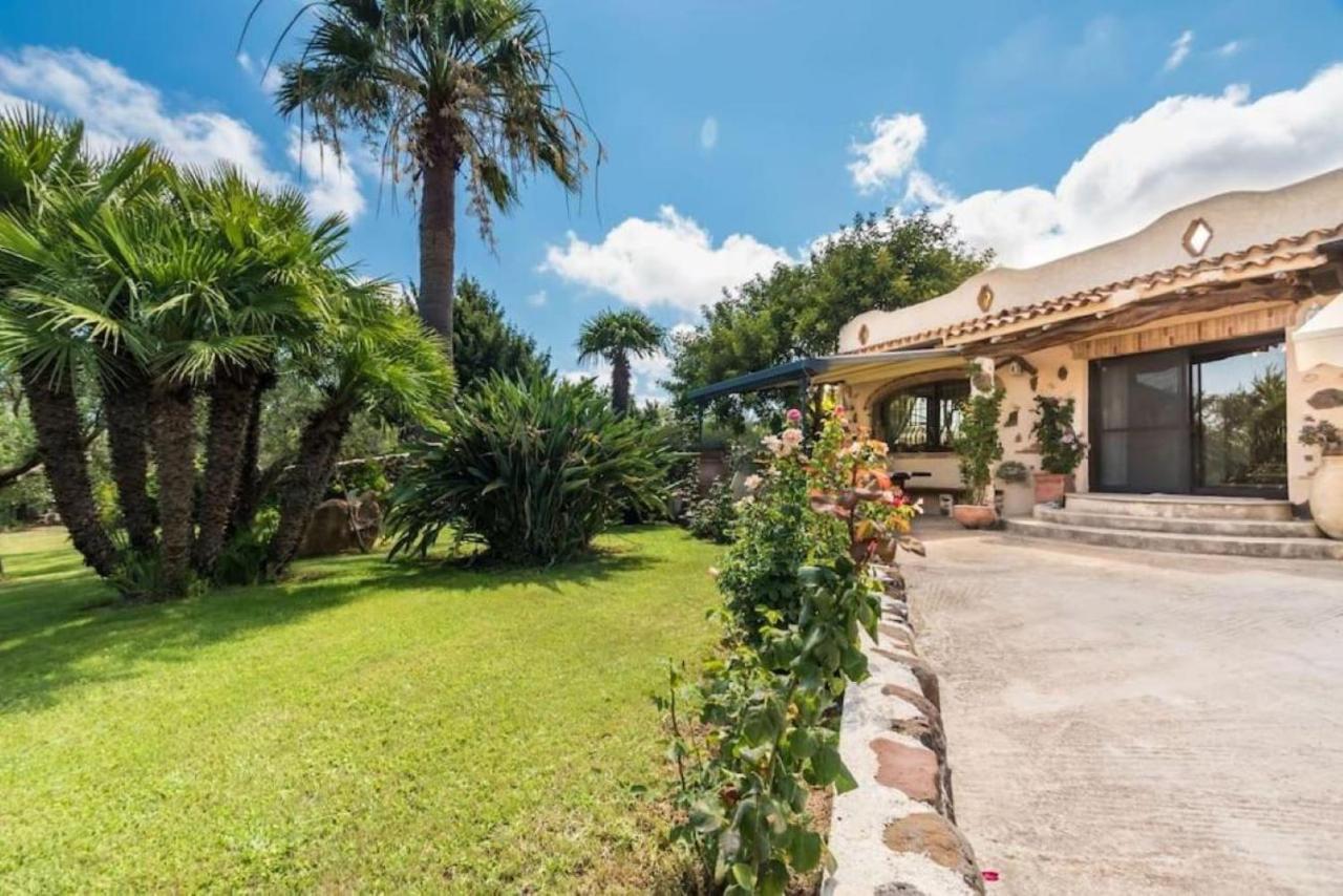Villa Con Immenso Giardino Орозей Екстер'єр фото