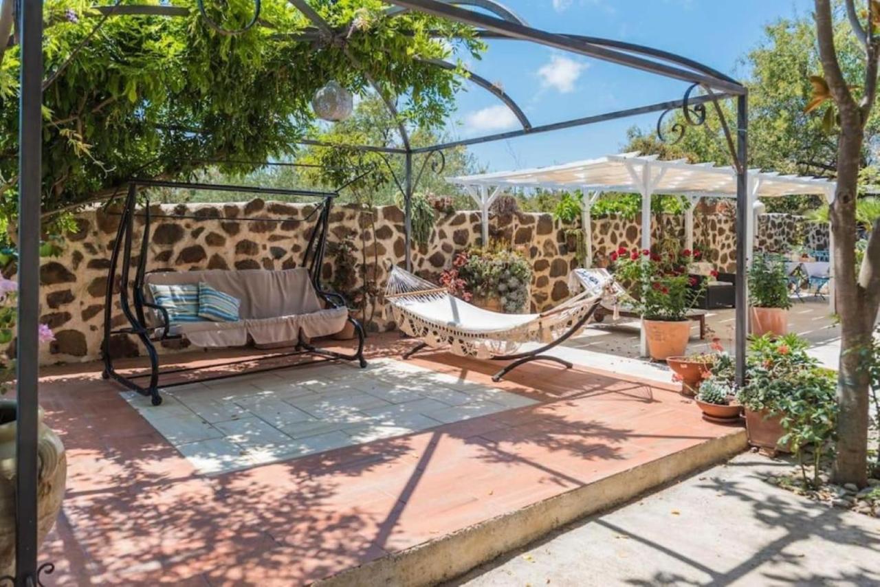 Villa Con Immenso Giardino Орозей Екстер'єр фото