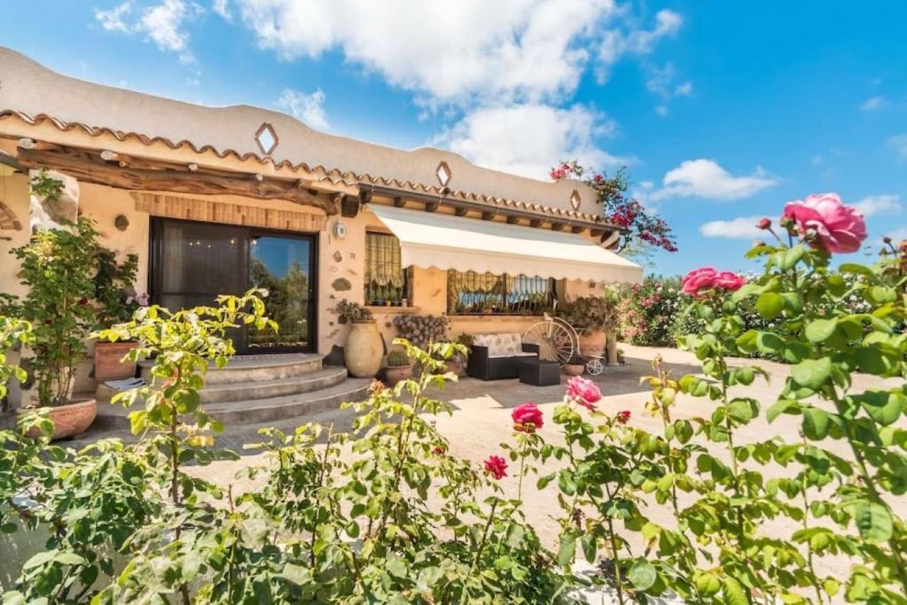 Villa Con Immenso Giardino Орозей Екстер'єр фото
