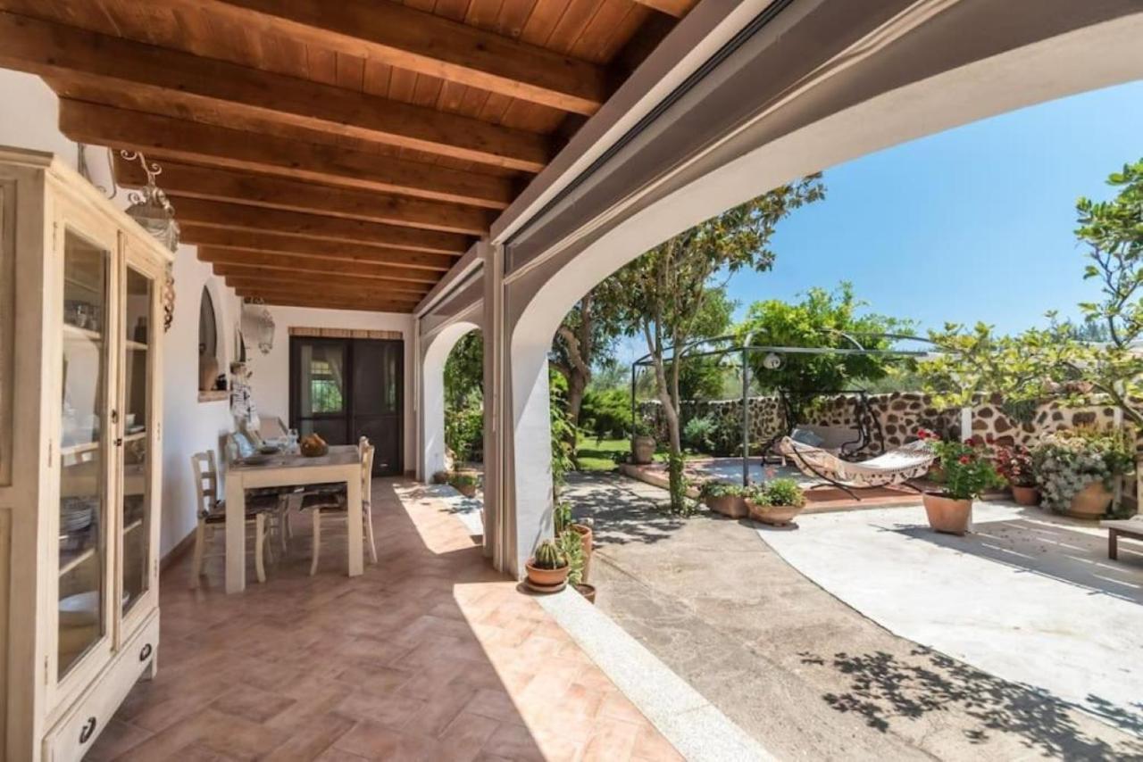 Villa Con Immenso Giardino Орозей Екстер'єр фото