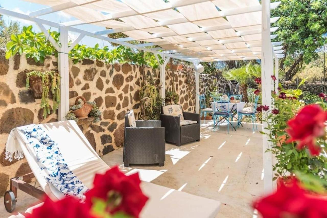 Villa Con Immenso Giardino Орозей Екстер'єр фото