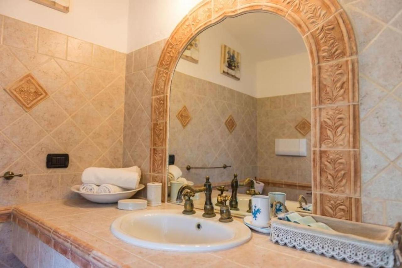 Villa Con Immenso Giardino Орозей Екстер'єр фото