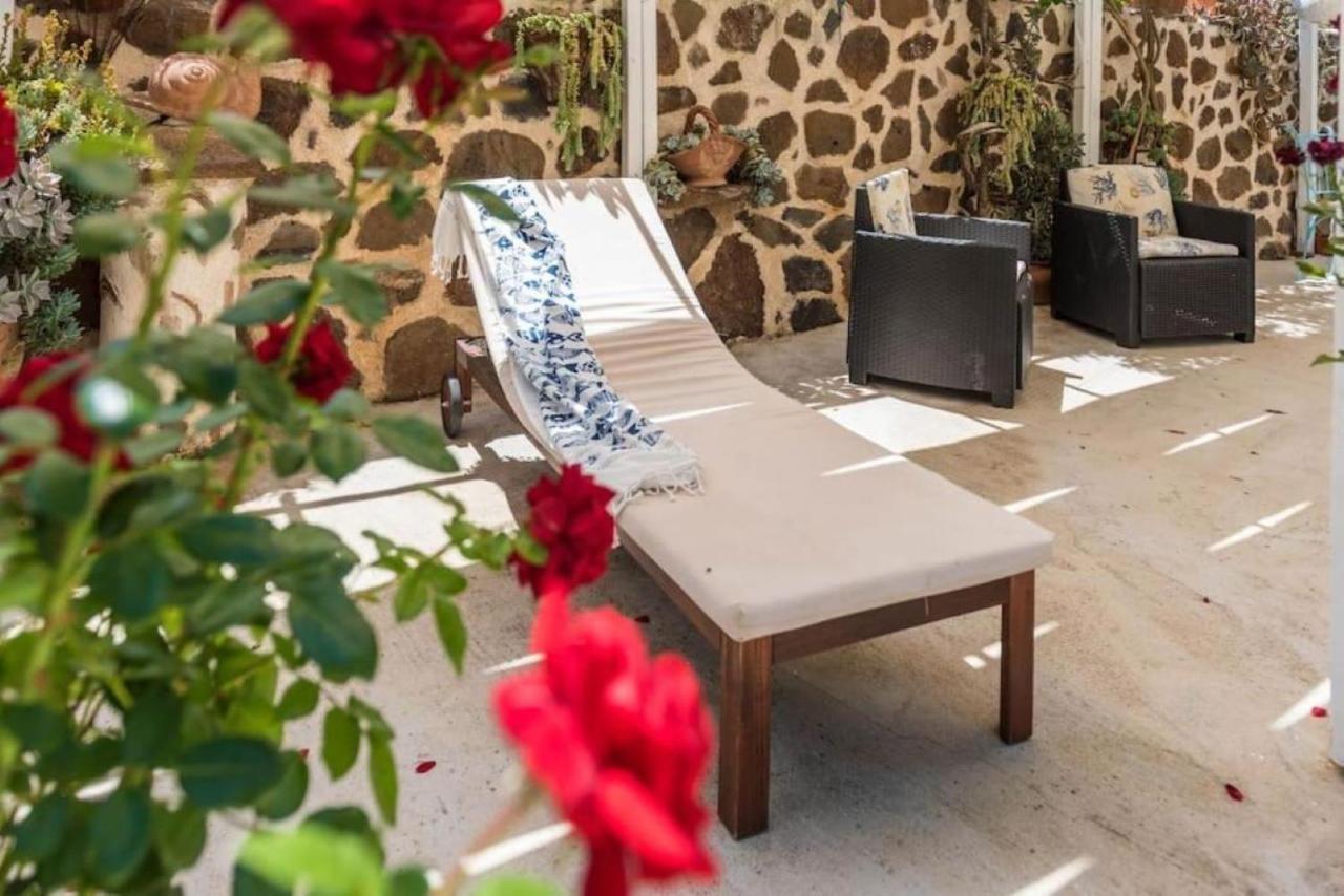 Villa Con Immenso Giardino Орозей Екстер'єр фото