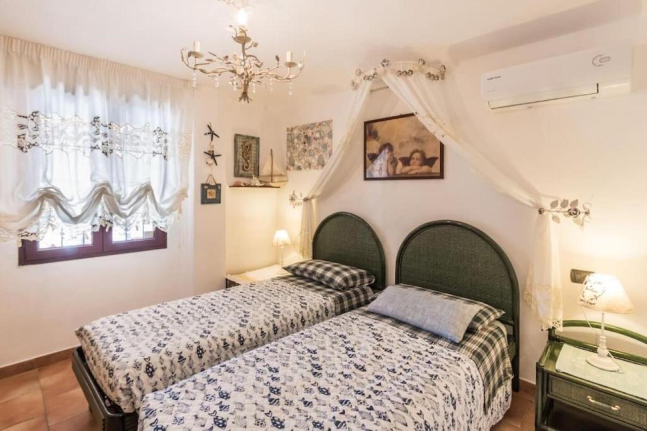 Villa Con Immenso Giardino Орозей Екстер'єр фото