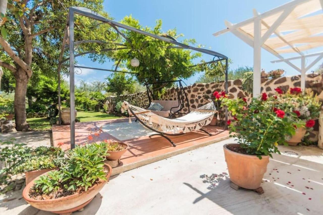 Villa Con Immenso Giardino Орозей Екстер'єр фото