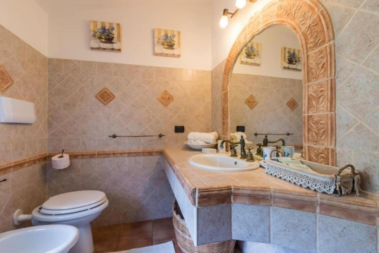 Villa Con Immenso Giardino Орозей Екстер'єр фото