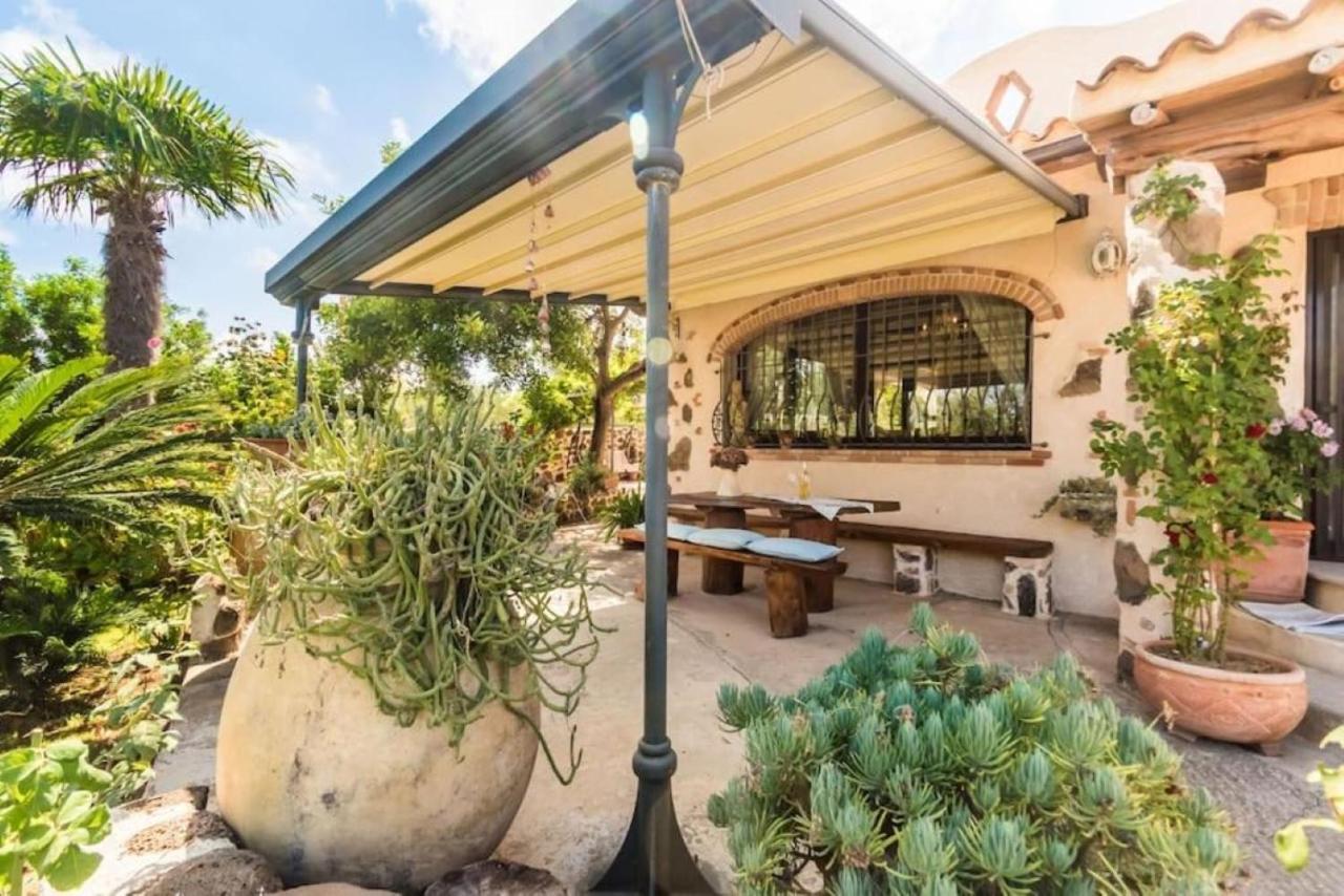 Villa Con Immenso Giardino Орозей Екстер'єр фото