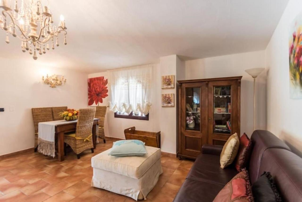 Villa Con Immenso Giardino Орозей Екстер'єр фото