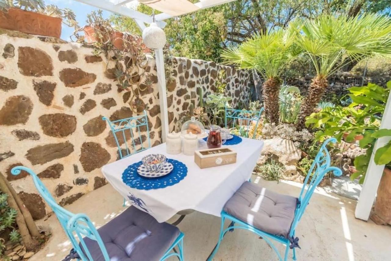 Villa Con Immenso Giardino Орозей Екстер'єр фото