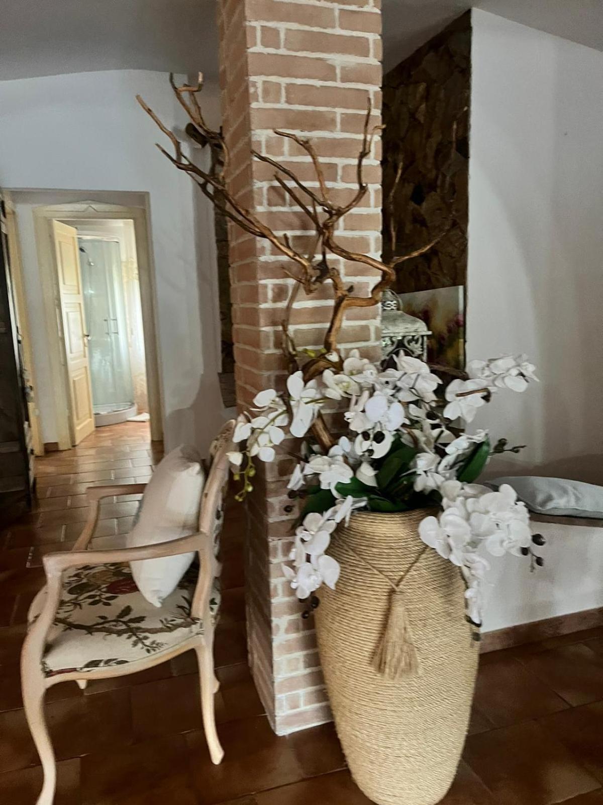 Villa Con Immenso Giardino Орозей Екстер'єр фото